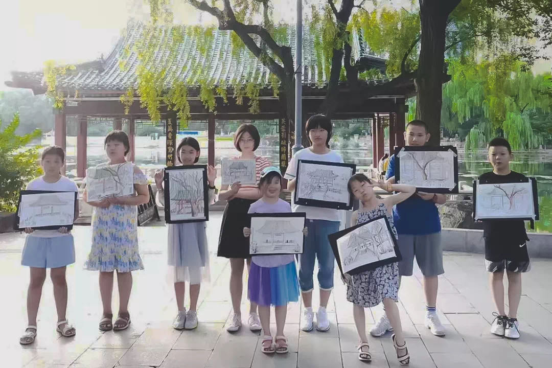 小朋友全身沾满燃料